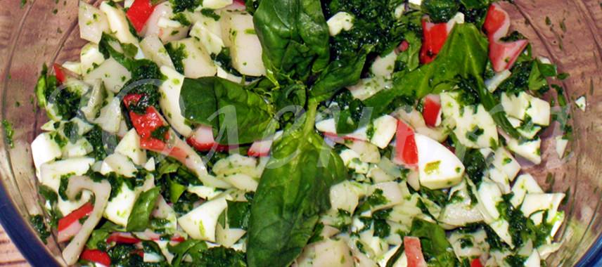 Апетитный и полезный салат со шпинатом