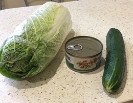 Ингредиенты для салата с тунцом и огурцом